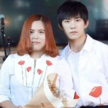 大儿子百亿影帝，小儿子破世界纪录，易烊千玺的妈妈有多厉害？