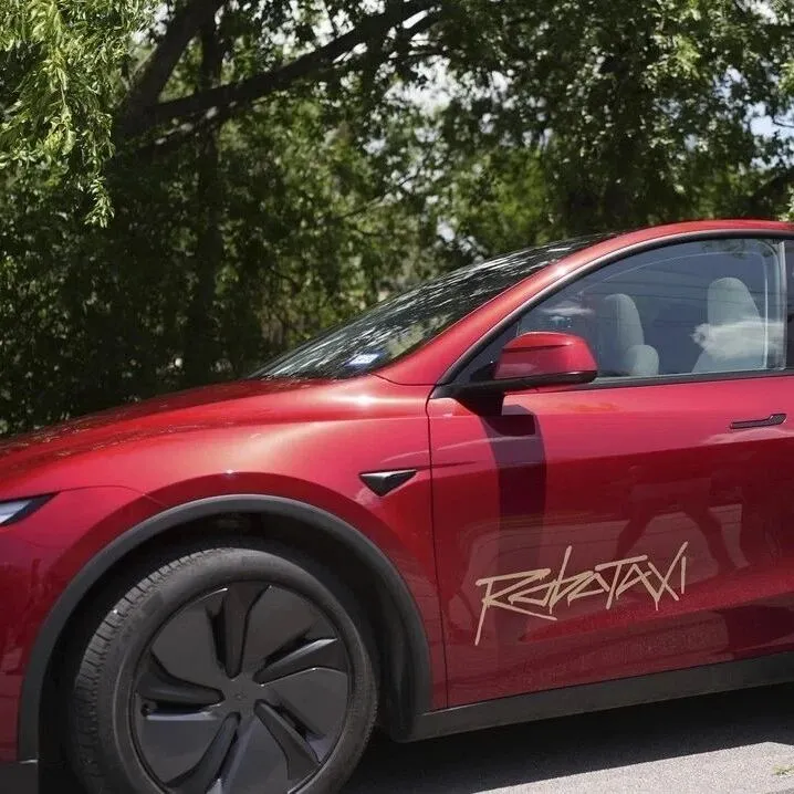 【快讯】特斯拉自动驾驶出租车登陆加州湾区，但暂时还得配安全员