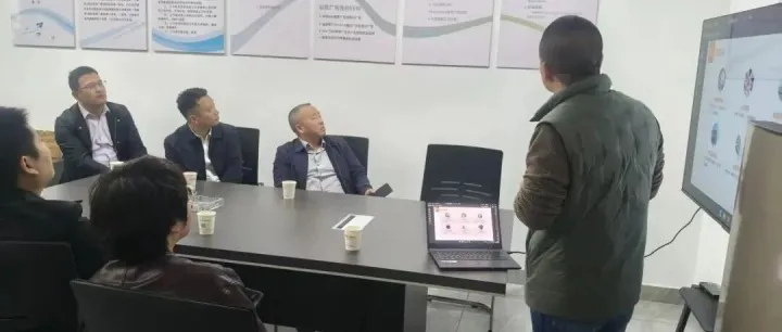 参观调研 | 邵阳市商务局副局长陈录华一行调研荷塘区跨境电商孵化中心