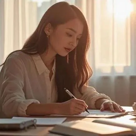 还在愁“我的行业太专业了用户看不懂怎么办？”别再自嗨了！2025年，用“讲故事”和“打比方”的能力，是内容高手的基本功