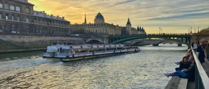 巴黎日记｜塞纳河的夜风，带走我所有烦恼