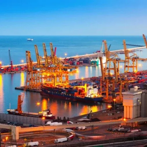 前十月，上海港集装箱吞吐量同比增长6.5%