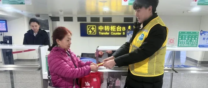 免排队！呼和浩特机场中转项目部巧处置中转旅客“三超”行李难题​