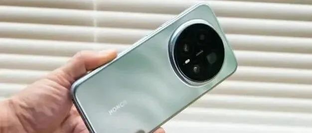 Magic8 Mini 曝光：6.3小屏旗舰，天玑 9500+1.5K 直屏