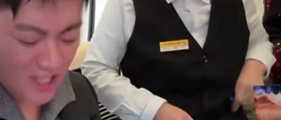 舆情 | “撑”起“东北热情”，舆论拷问开除售货员的决定