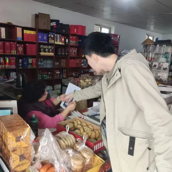 蔡公<em>庄</em><em>镇</em>开展“政企同行・有需必应”宣传走访行动