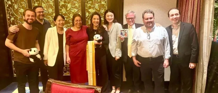 巴西伯南布哥州州長里拉<em>會</em>見巴西駐四川領事<em>機</em><em>構</em>代表（來源：中葡論壇）