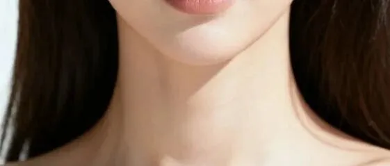 科学抚平颈纹，重塑紧致线条