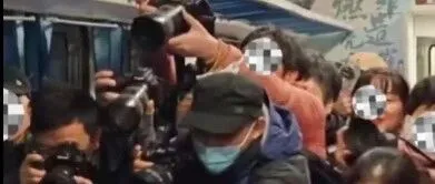 舆情 | 公益<em>列车</em>围堵拍摄事件呼吁<em>停止</em>“镜头霸凌”行为