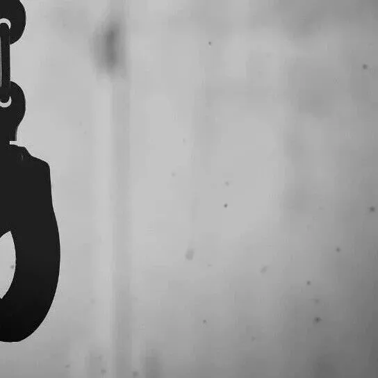 31岁被裁，程序员怒而黑进前东家：“一键重置”2500个账号，全国业务瞬间停摆，损失高达600+万！