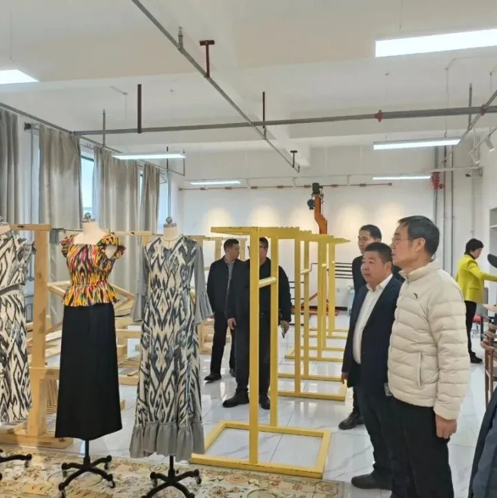 河南省服装行业协会赴<em>巴音郭楞</em>职业技术学院参观考察