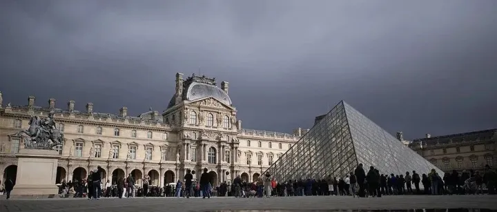 自家安保出问题，却要游客来买单？卢浮宫上调门票，多方不满