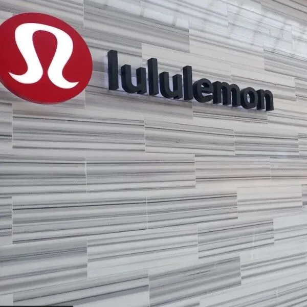 Lululemon起诉Costco“山寨”，特指Scuba、<em>Define</em>和ABC系列