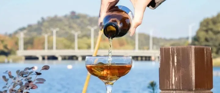 2500岁绍兴黄酒花式跨界，酿了款咖啡黄酒，冰镇一下，一口入魂！