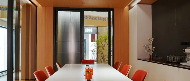 细节见真章 门窗隐藏式排水让家不再“孔”慌