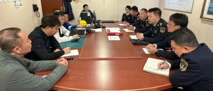 丹东海事局到“<em>东方明珠</em>8”轮 开展专项调研