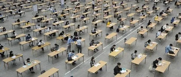 在韩国，考公务员，不看年龄也不看学历