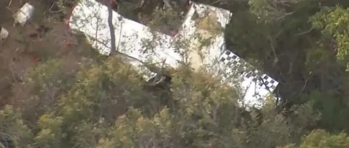 两<em>架</em><em>飞机</em>空中相撞