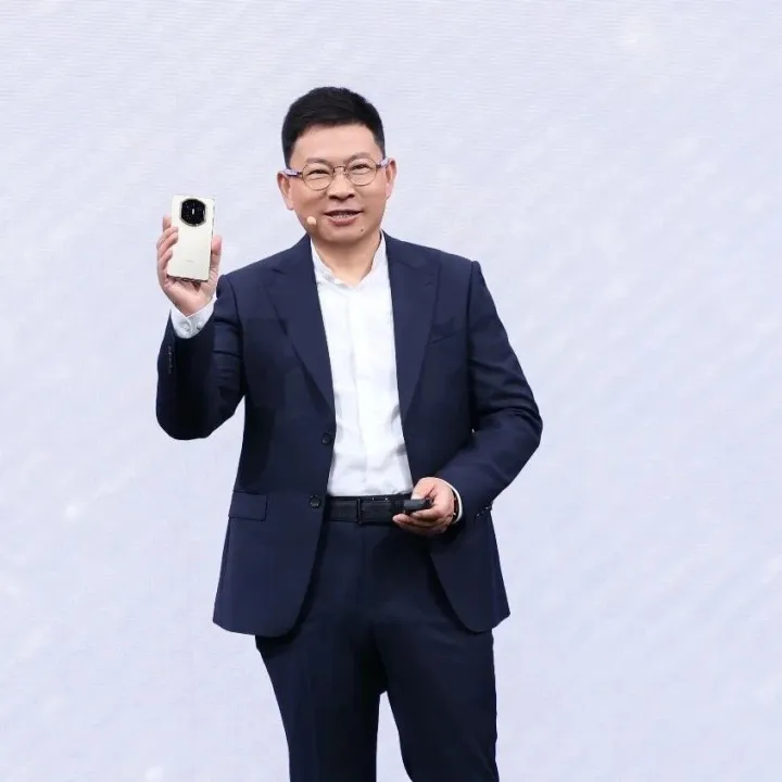 HUAWEI Mate X7正式发布，折叠引领者，巅峰之上再突破