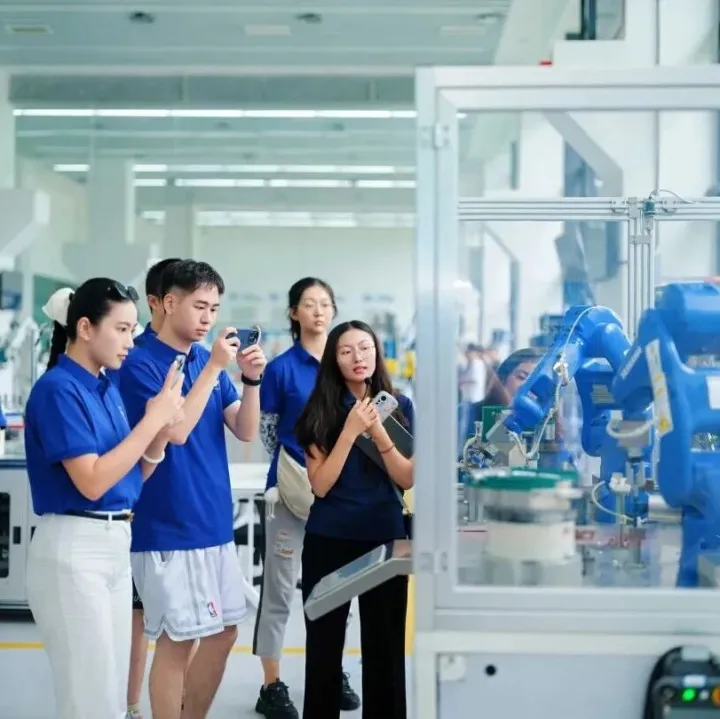 看一场<em>海外</em>青年人才与成都的<em>双向</em>奔赴