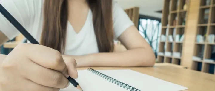 “<em>反叛</em>”<em>的</em>循规者：脱产考编青年<em>的</em>认同实践研究