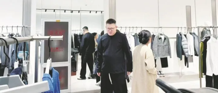 羊毛衫<em>畅销</em>10万件！越城服饰<em>企业</em>爆单了