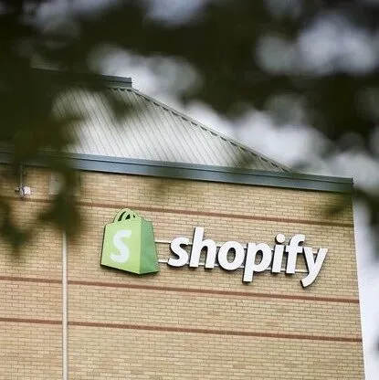 网络星期一将破527亿美元！不过独立站巨头Shopify网一宕机5小时引发股价暴跌超6%...