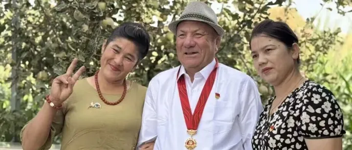 <em>库</em><em>尔</em>班大叔上北京