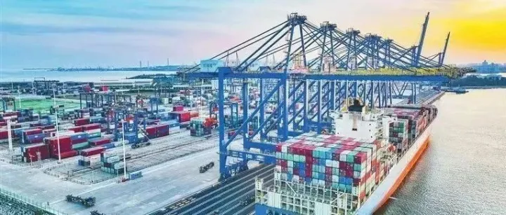 Bilingual | 海南自贸港上半年琼企境外投资额同比翻番