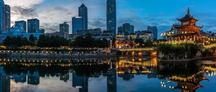 8月27日起，<em>济南</em>超然楼、湖畔雨荷亮灯时间<em>有</em>变！