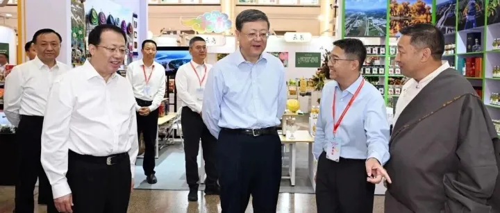 <em>果洛州</em>在第八届上海市对口地区特色商品展销会上实现现场销售和订单签约双丰收