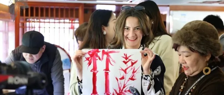 <em>国际</em>舞蹈大师走进<em>皇家</em>园林，以舞会友——