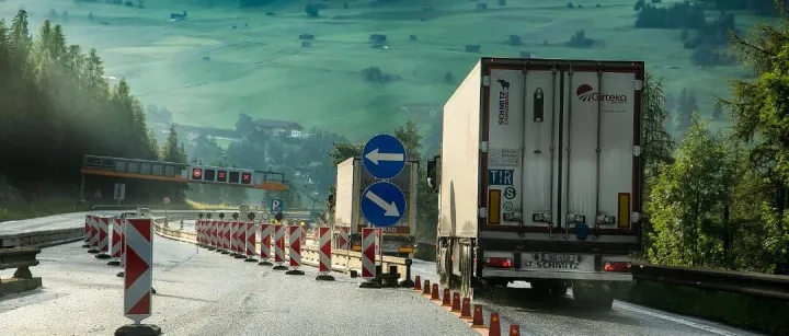 贸易加速：哈萨克斯坦为中国货物开通"绿色走廊"