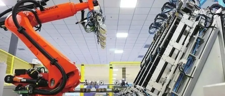 从“十大链群”跃迁“13+34”体系，<em>济南</em>工业的后劲和挑战在<em>哪里</em>？