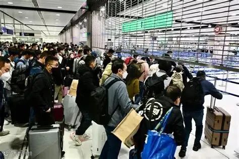 香港与内地“通关”！铺就“回家的路”_港台来信_澎湃新闻-The Paper