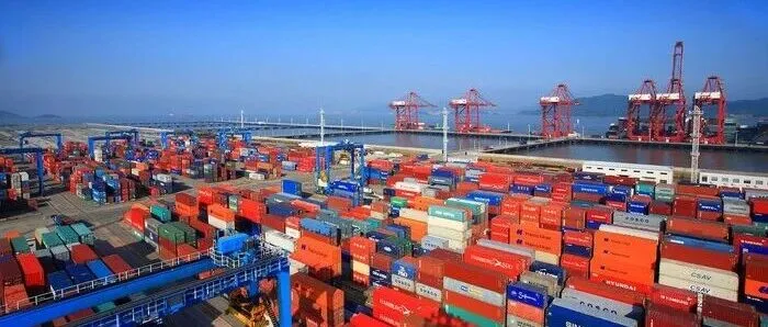鲸叙冬闻｜宁波舟山港年集装箱吞吐量首破4000万大关；中国稀土磁铁企业正设法规避出口限制