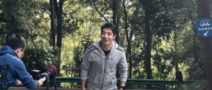 东莞黄旗山公园火了！跟着撒贝宁来游打卡地→