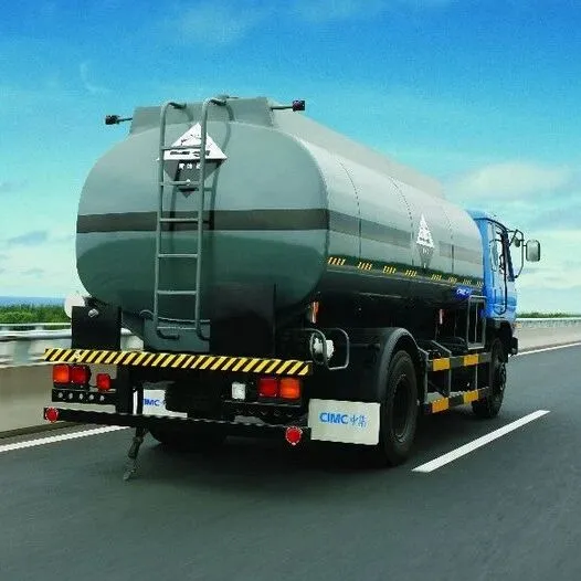 危化品被伪报成“绝缘材料”运输，货车侧翻泄漏牵出违规链条！