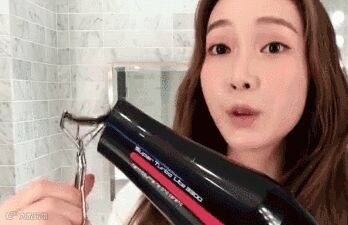 林心如产后首度公开亮相 揭“水玉光”女神美颜肌密!