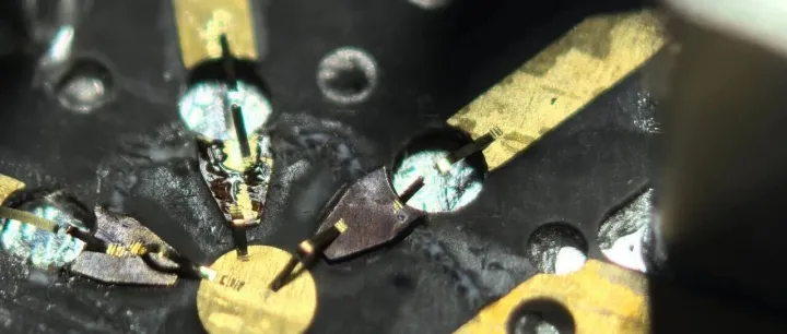 100 μm 的键合金带能抗多大电流？没有计算直接加电干掉！