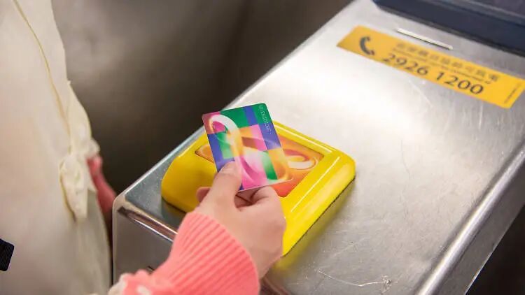 如你拍八達通時聽到「嘟～嘟嘟」的特別提示聲響，就是時候要更換新八達通喇。