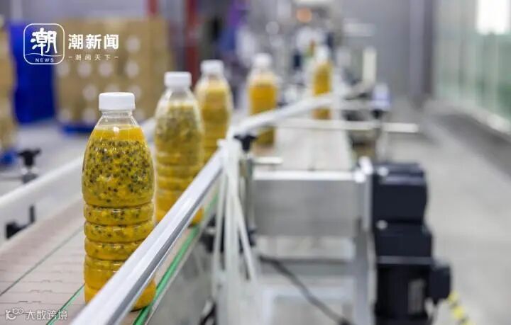 中果实业厂区生产的百香果汁。朱海伟 摄.jpg