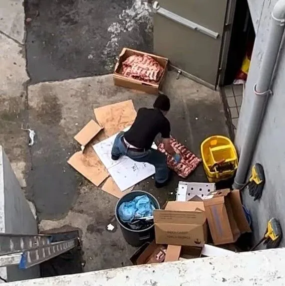 <em>亚洲</em>餐馆出事！后巷<em>食物</em>处理手法吓人，老板却声称“是员工故意这样做”！