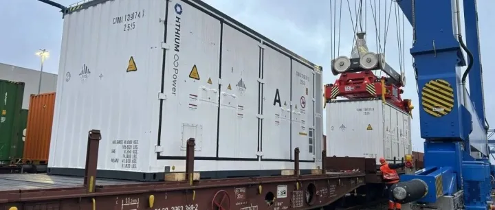 哈铁一边境站积压拥堵；俄铁货运费用上调；德国港口首次处理超重型电池储能系统海铁联运…