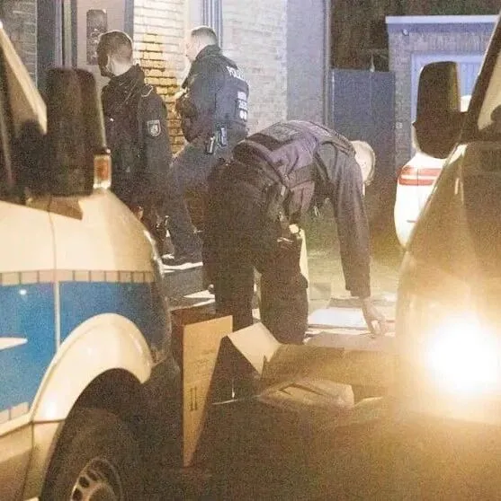 德国警察大突袭，又一中国移民黑中介被端！