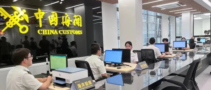 Luohu <em>Checkpoint</em> launches tax refund service 罗湖口岸离境退税点启用