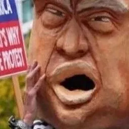 【双语新闻】特朗普发AI视频挑衅抗议者