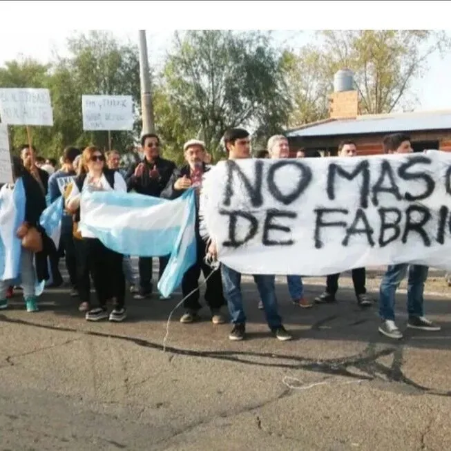 阿根廷一年半内日均28家企业倒闭，损失23.6万个工作岗位