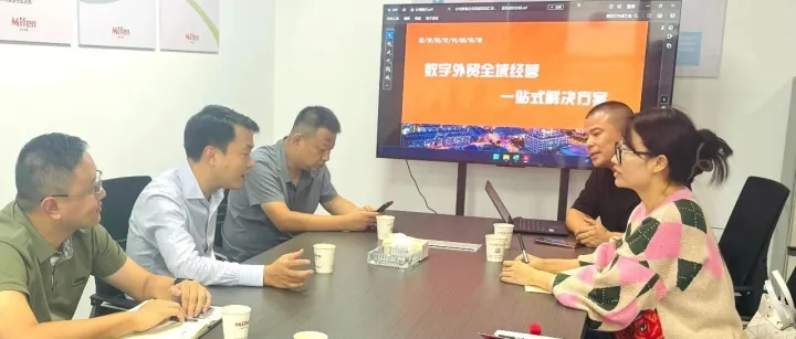 调研指导 | 荷塘区副区长宾哲强一行调研荷塘区跨境电商孵化中心