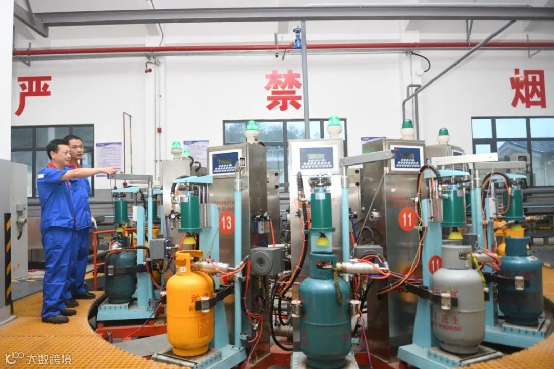 序列 01.00_05_45_11.Still001.jpg 序列 01.00_05_45_11.Still001.jpg